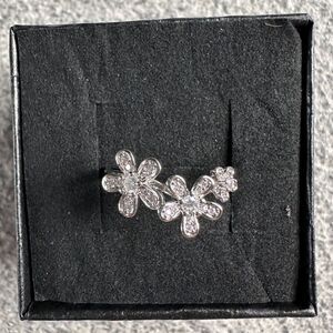 NWB White Gold Plated Triple Flower Ring CZ Stones Size 8 Floral Jewelry Gift